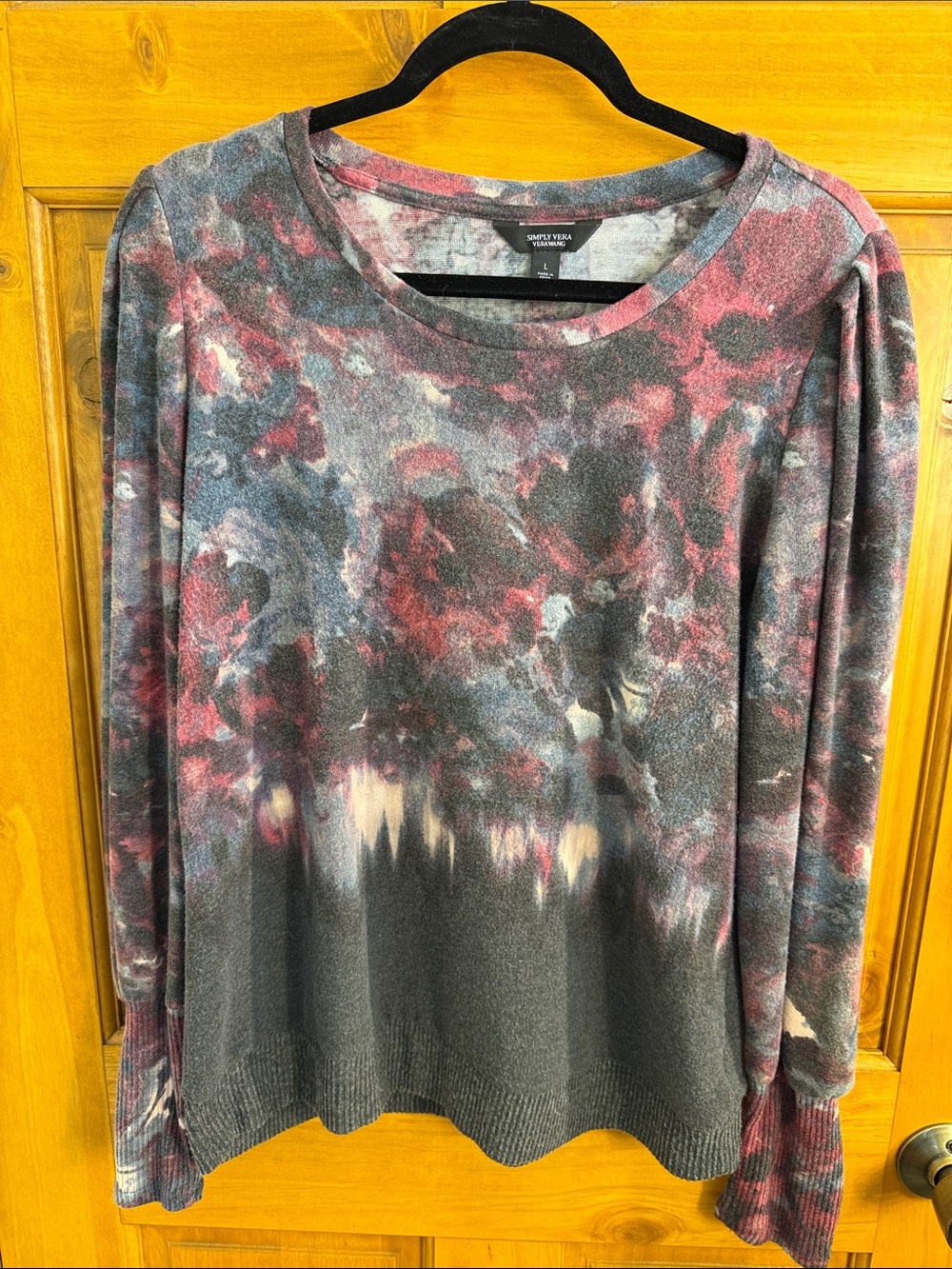 Simply Vera Vera Wang Gray and Red Floral Cozy Top